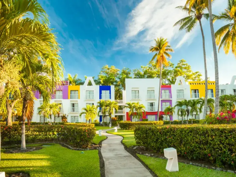 Fachada Royal Decameron Salinitas El Salvador