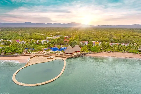Playa frente al hotel Decameron El Salvador